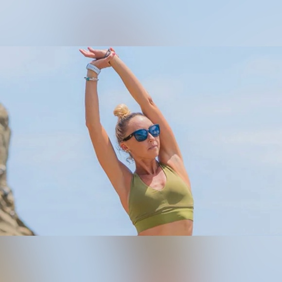 Fabletics powerhold collection. Sports bra and legging. Size small. - Picture 4 of 7